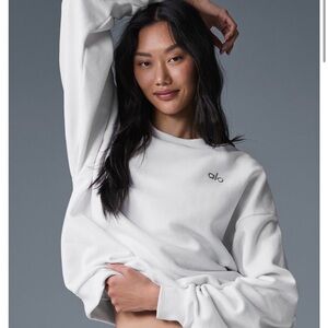 ALO Yoga Classic White Sweatshirt